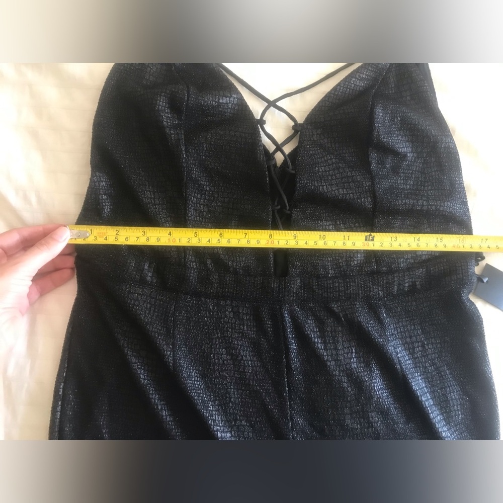 NWT h:ours Revolve Black Crisscross V-Neck Jumpsuit Snakeskin Sheen XL - Picture 4 of 6